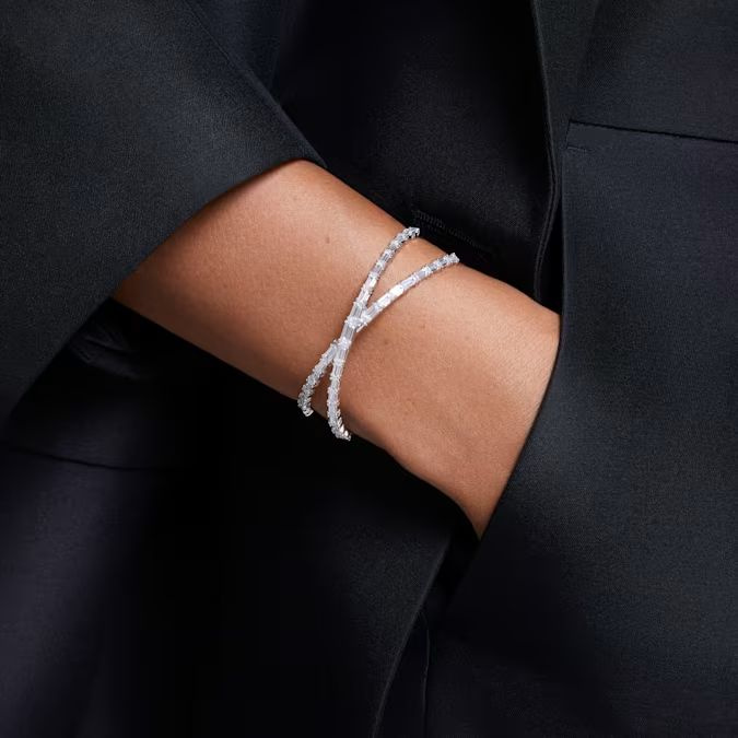 Hyperbola cuff Infinity, White, Rhodium plated